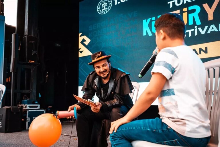 van-kultur-yolu-festivali-bayhan-konseriyle-bitti-bKPSWVzu.jpg